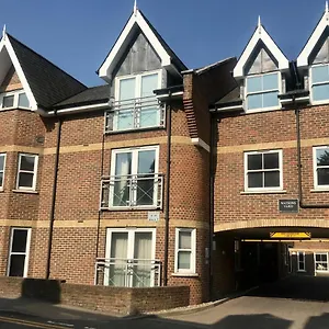 2-bedroom-2-bathrooms-ground-floor-flat-parking.cambridgehotelsuk.com/